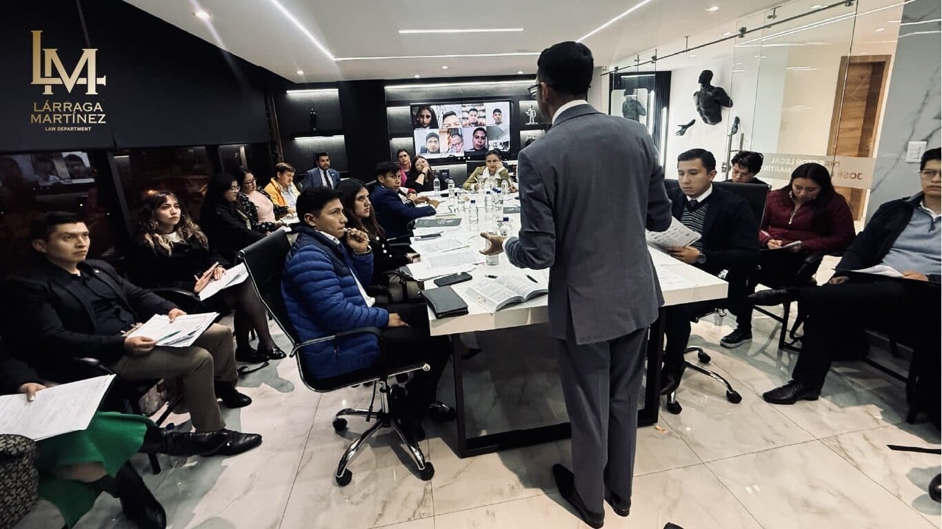 Vista de la clase de Formación LM con sus participantes durante la exposición.
